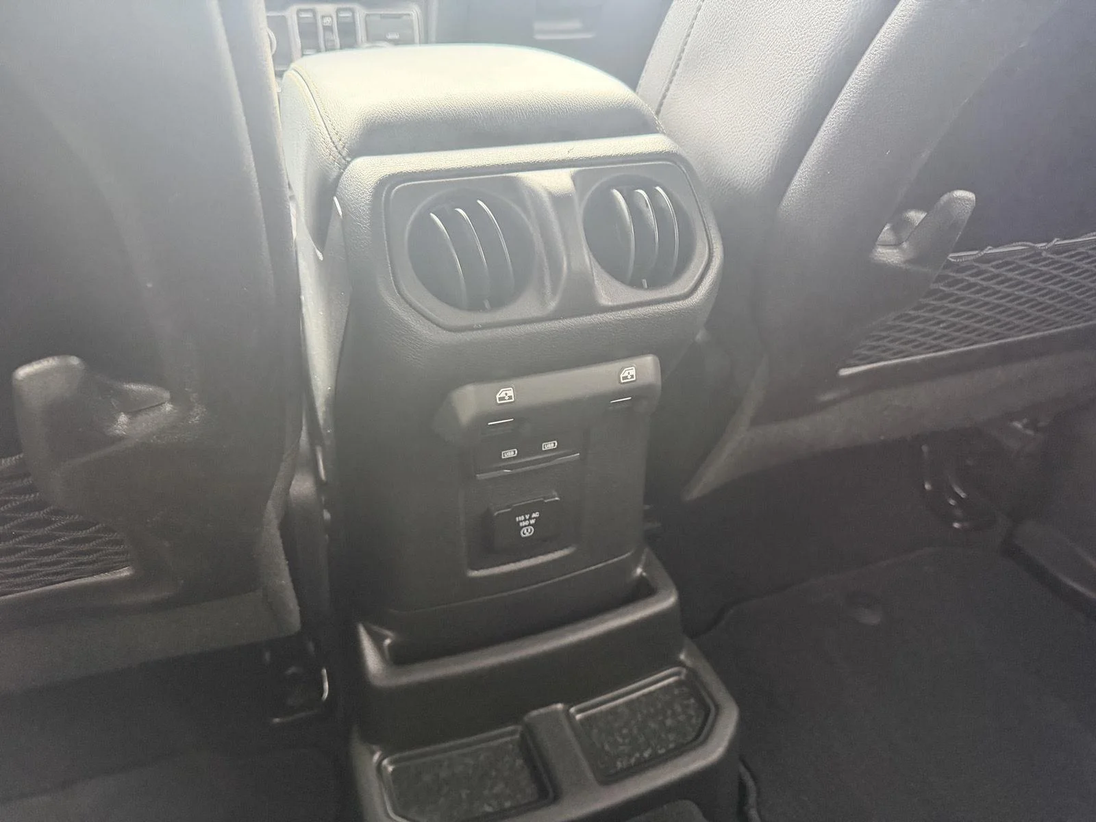 Used 2025 Granite Crystal Metallic Clearcoat Jeep Sahara image 9