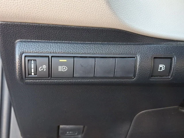 Used 2021  Toyota LE image 23