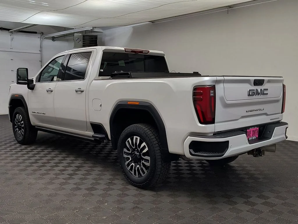 Used 2024 White Frost Tricoat GMC Denali Ultimate image 3