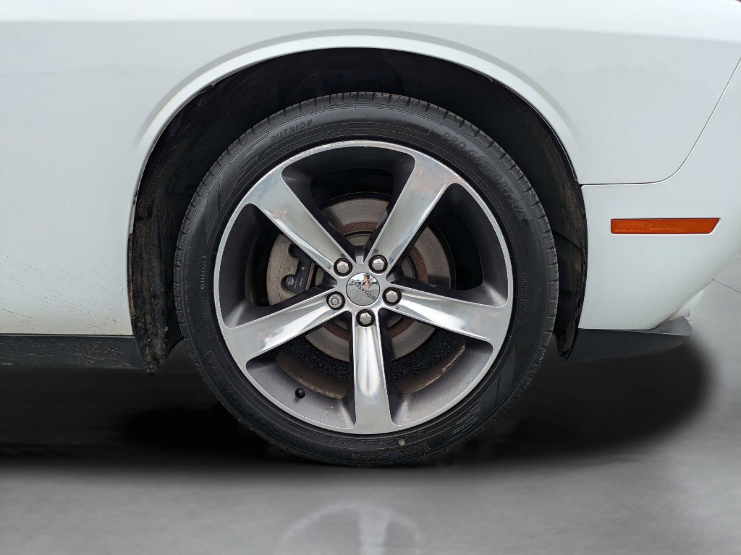 Used 2015 Bright White Clearcoat Dodge SXT image 30
