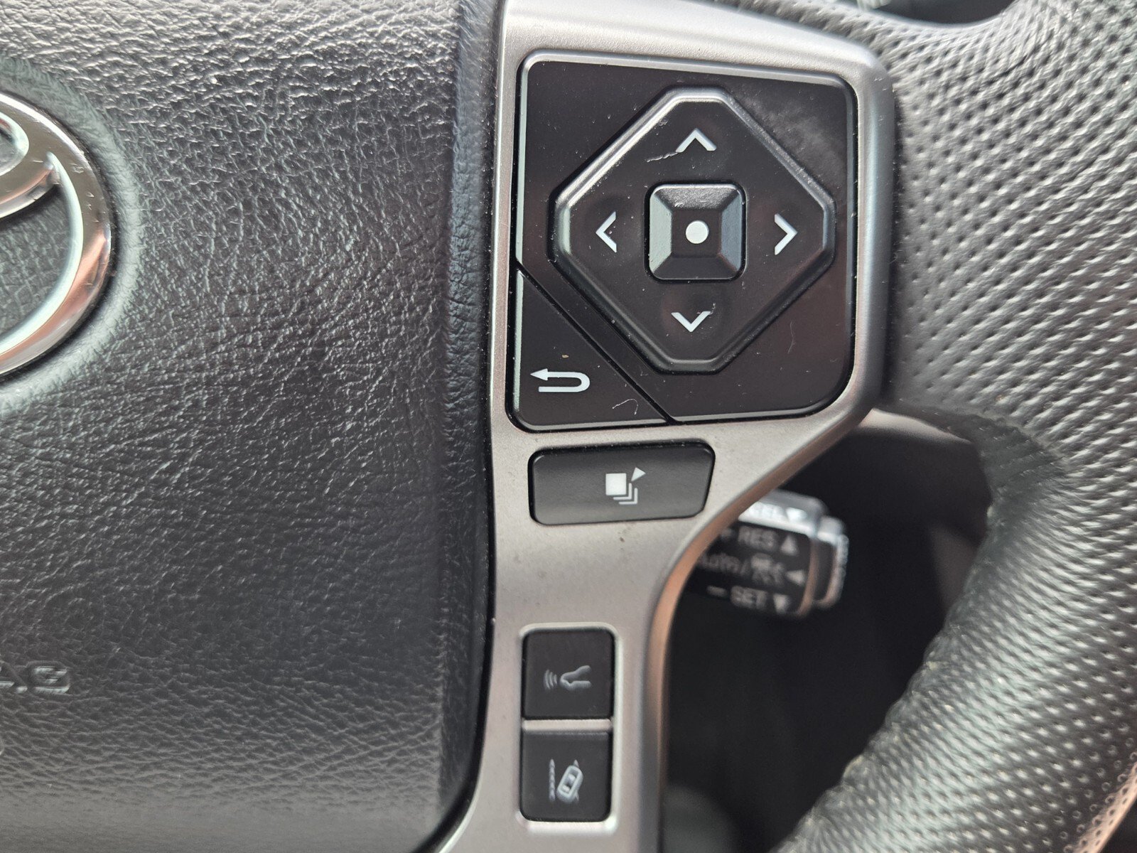 Used 2023 Ice Toyota SR5 image 23