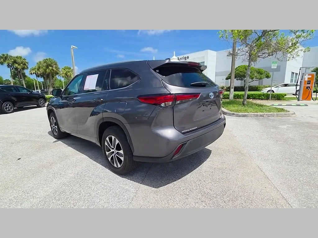 Used 2022 Magnetic Gray Metallic Toyota Hybrid XLE image 45