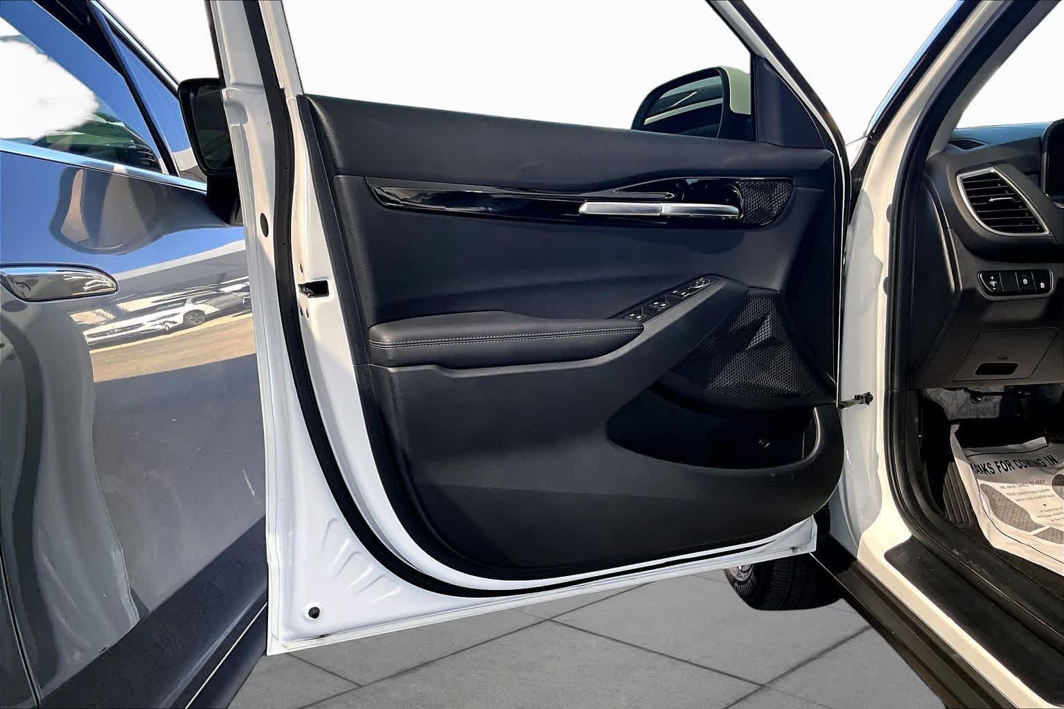 Used 2026 Snow White Pearl Kia EX image 22