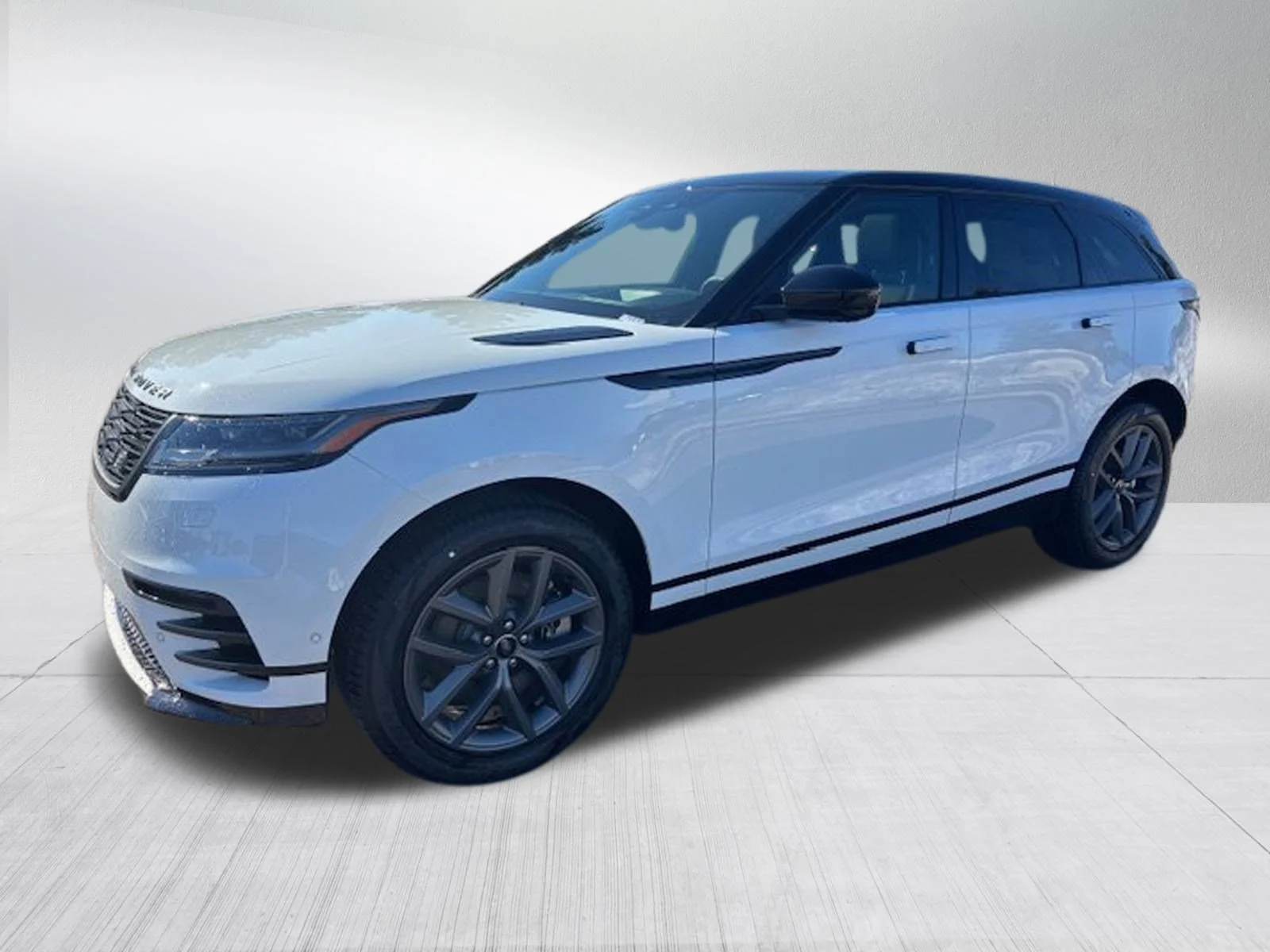 2026 Land Rover Range Rover Velar P400 Dynamic SE's photo