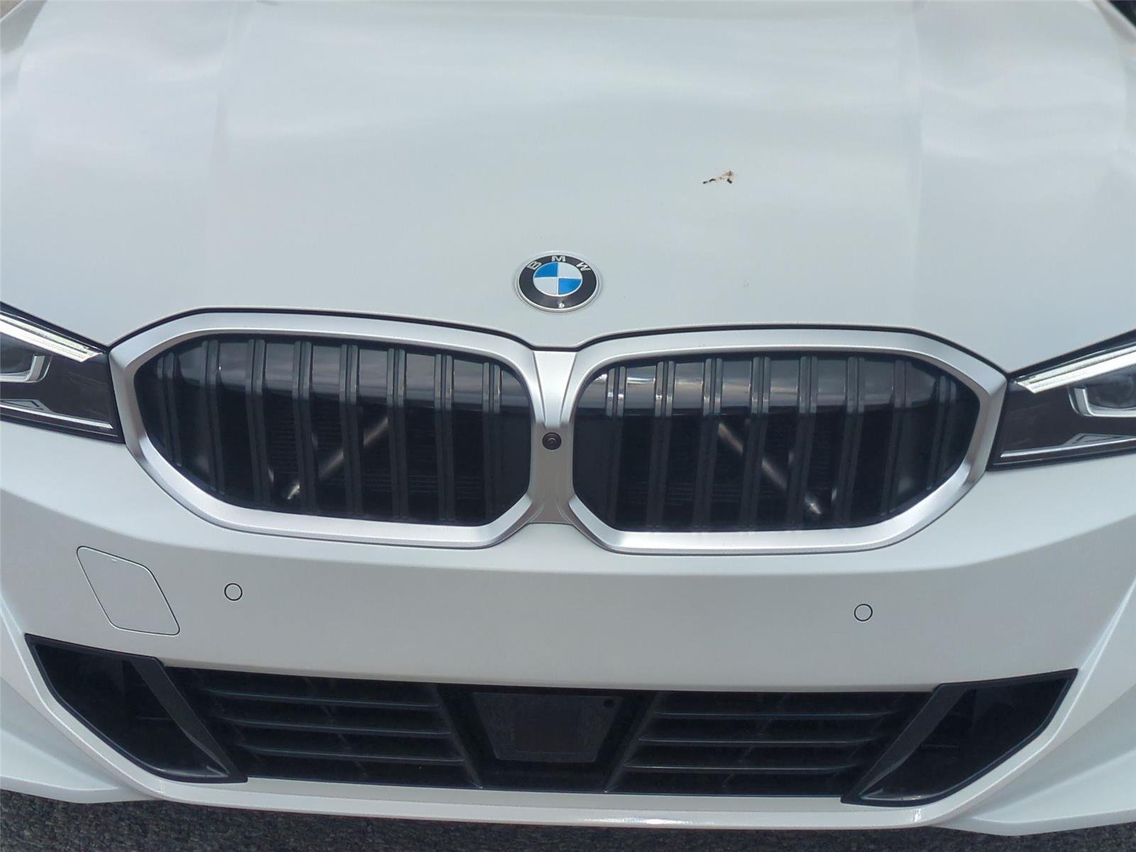 New 2026 Mineral White Metallic BMW 330i xDrive image 14