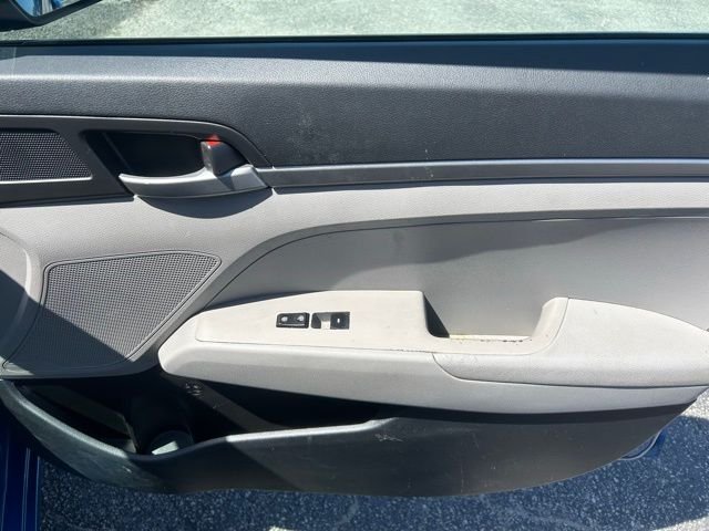 Used 2017 Blue Hyundai SE image 9