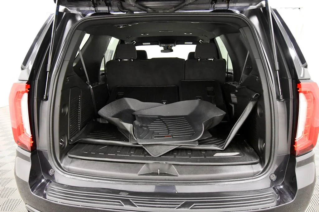 Used 2023  GMC SLE image 7
