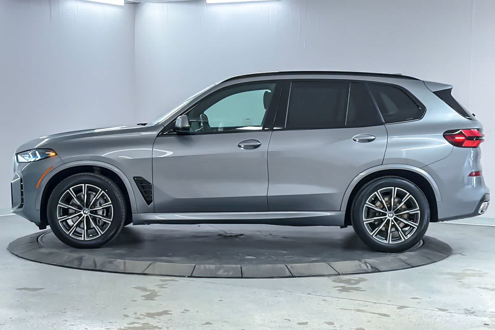 Used 2025 Gray BMW xDrive40i image 5