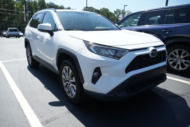Used 2020 White Toyota XLE Premium image 1