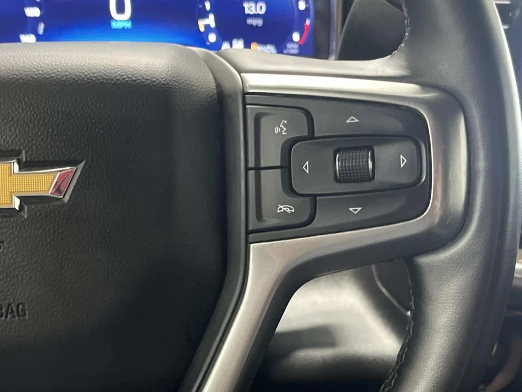Used 2025 Summit White Chevrolet LT image 17