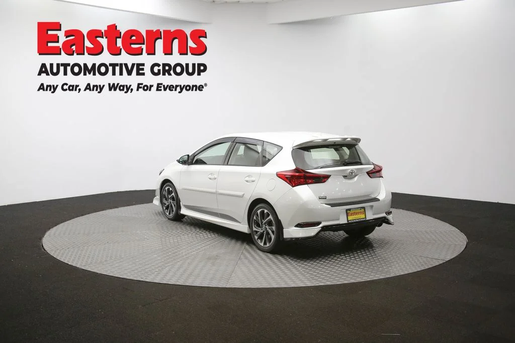 Used 2018 White Toyota Base image 60