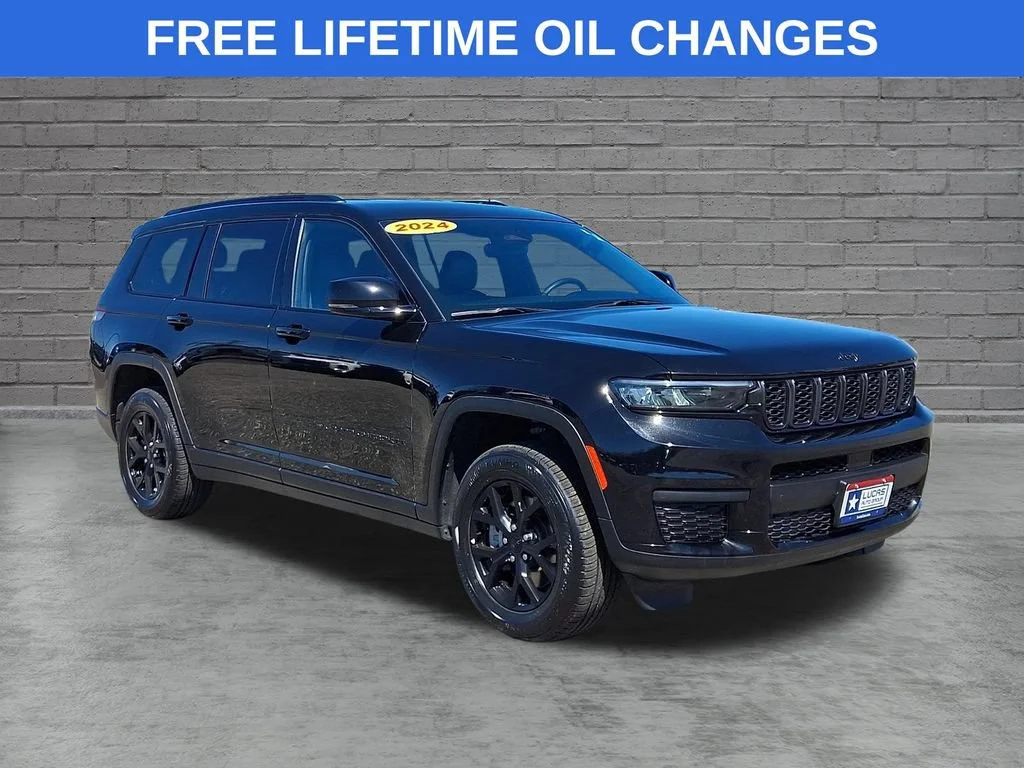 Used 2024 Diamond Black Crystal Pearlcoat Jeep Altitude image 1