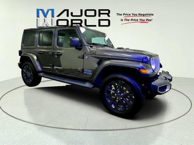 Used 2025 Gray Jeep Sahara 4xe image 8