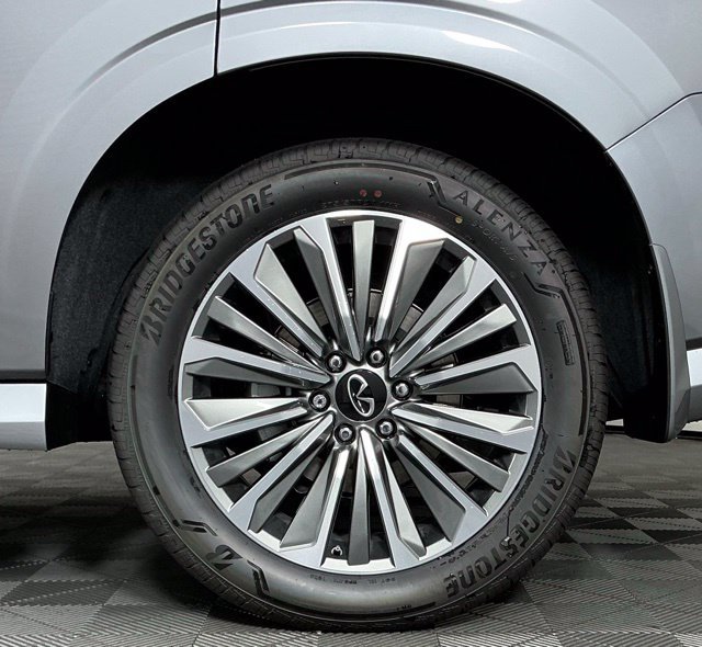 New 2027 Silver INFINITI LUXE image 9