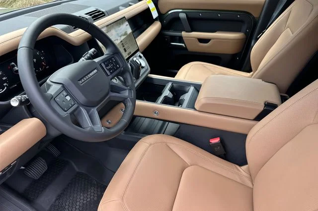 New 2026 Woolstone Green Land Rover X-Dynamic SE image 9