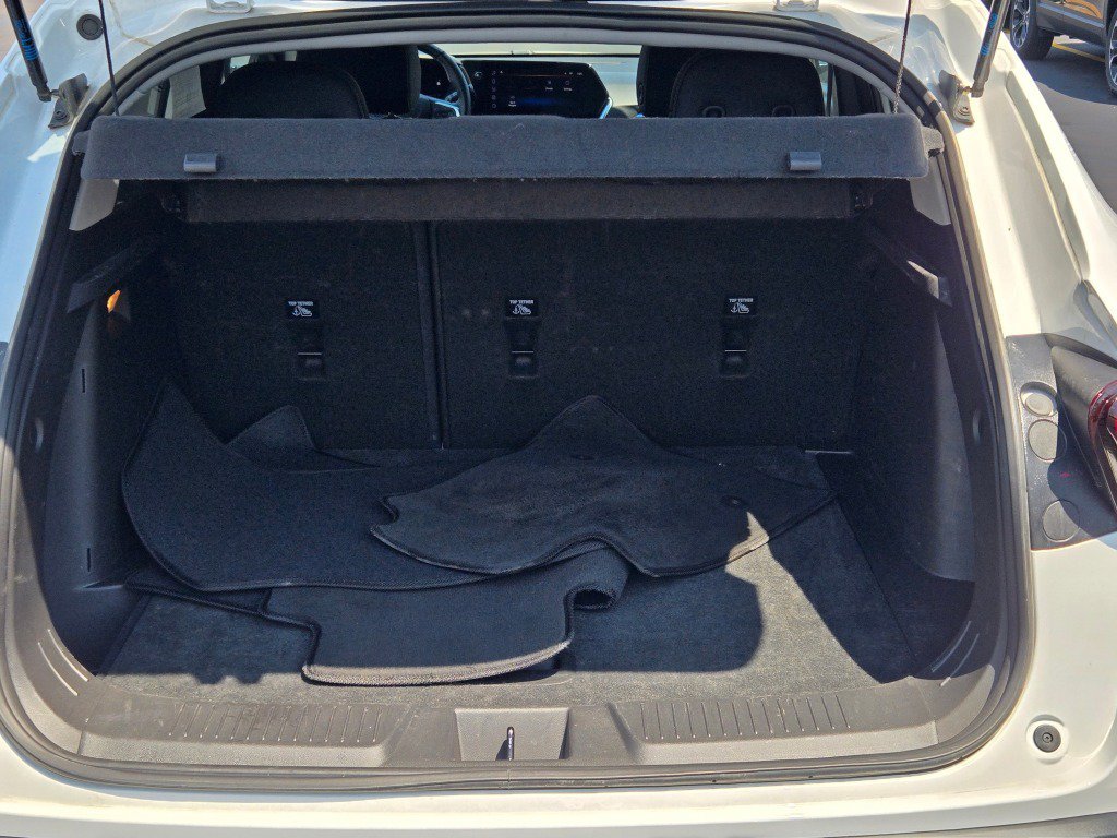 2025 Chevrolet Trax LT - Photo 12
