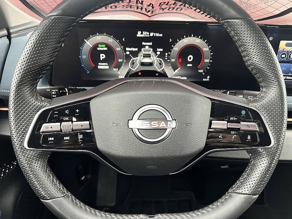 Used 2024 Everest White Pearl Tricoat/Black Diamond Pearl Nissan PLATINUM+ image 23