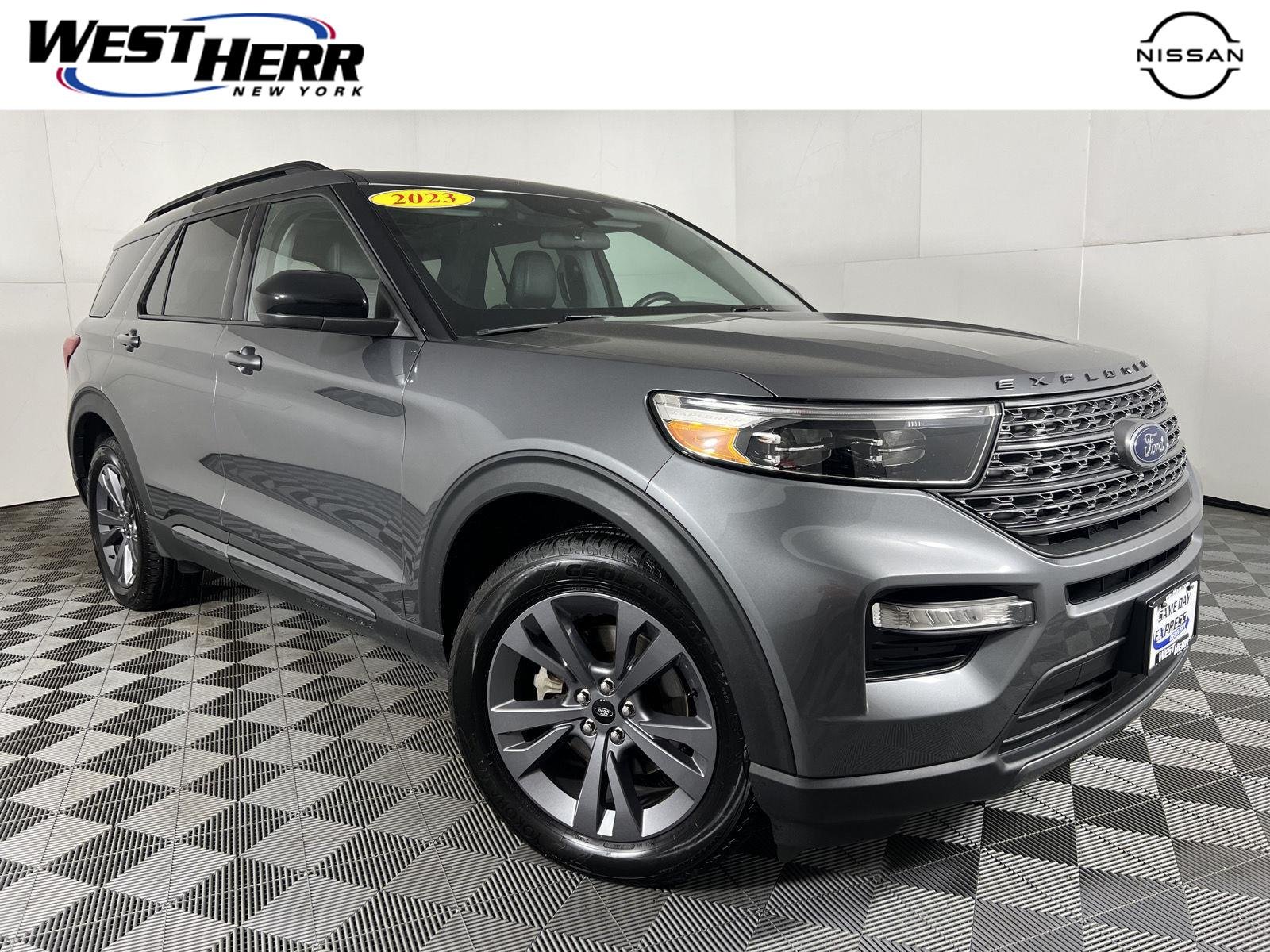 2023 Ford Explorer XLT 4WD's photo