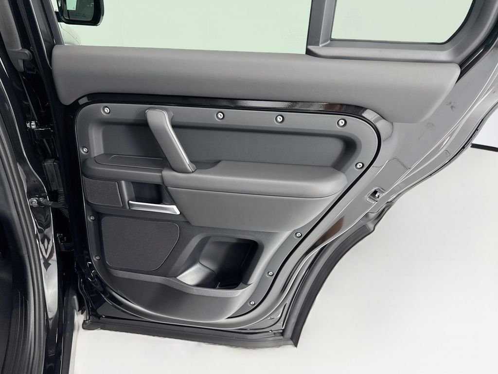 New 2026 Santorini Black Land Rover S image 27