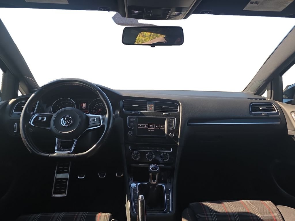3VW547AU2HM033303