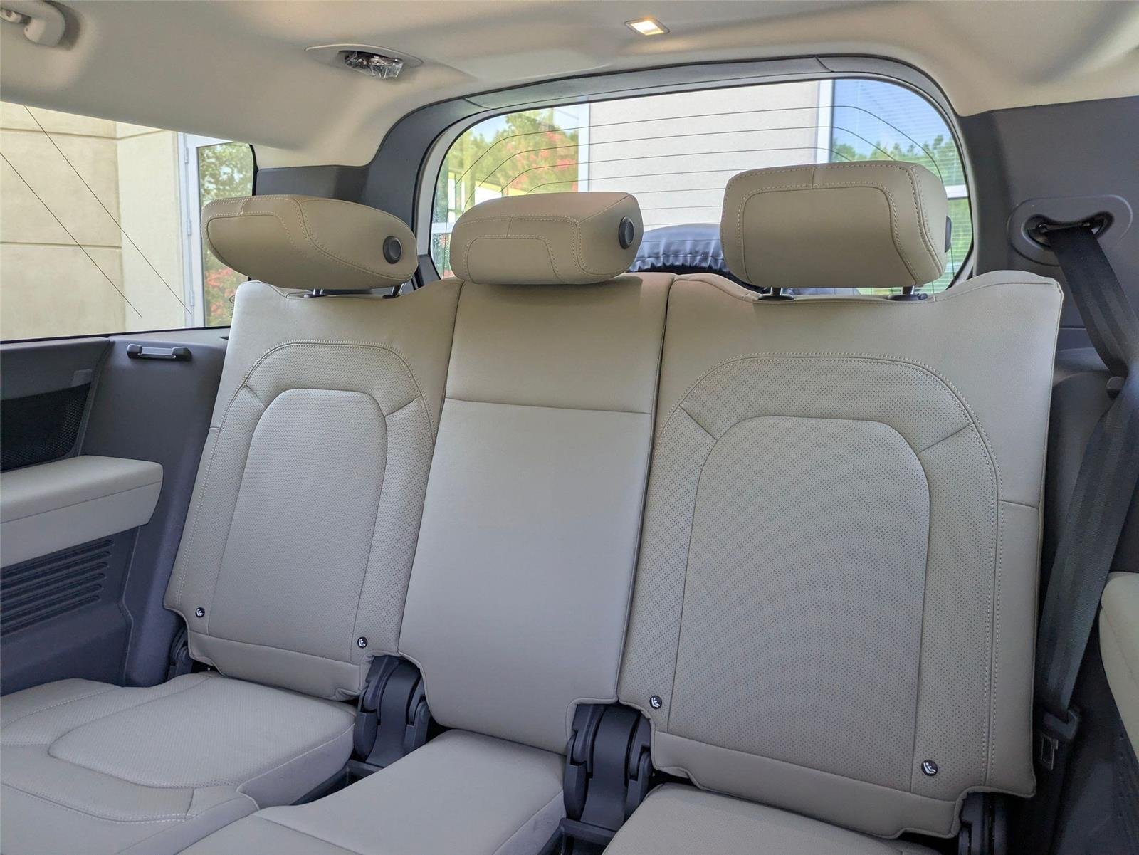 Used 2024 Fuji White Land Rover S image 29