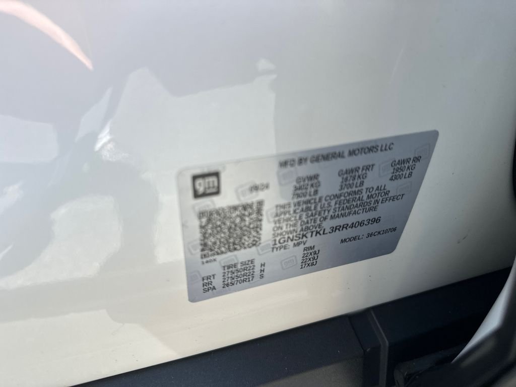Certified Used 2024 Iridescent Pearl Tricoat Chevrolet High Country image 37