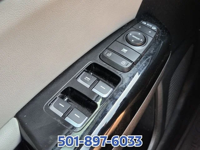 Used 2019 White Kia EX image 24