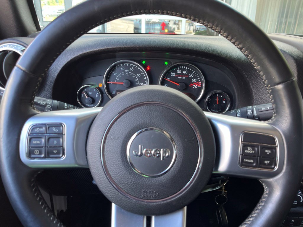 Used 2017 Bright White Clearcoat Jeep Rubicon image 27