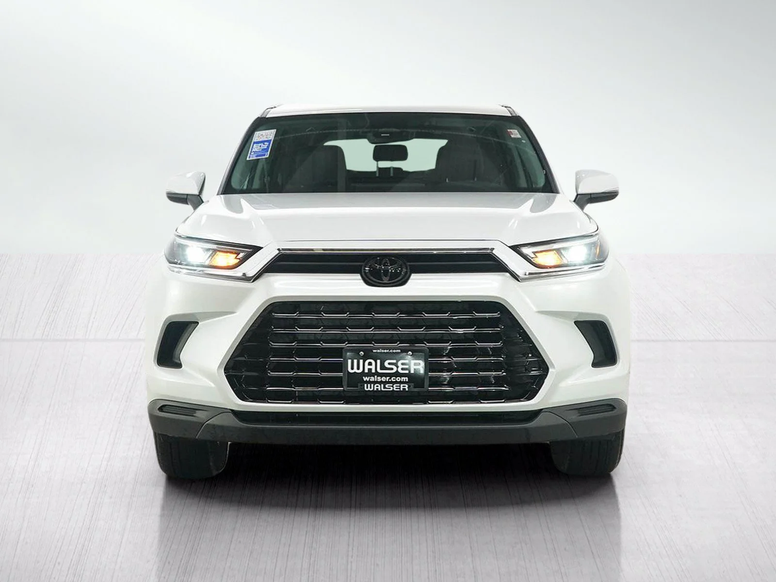 Used 2025  Toyota XLE image 8