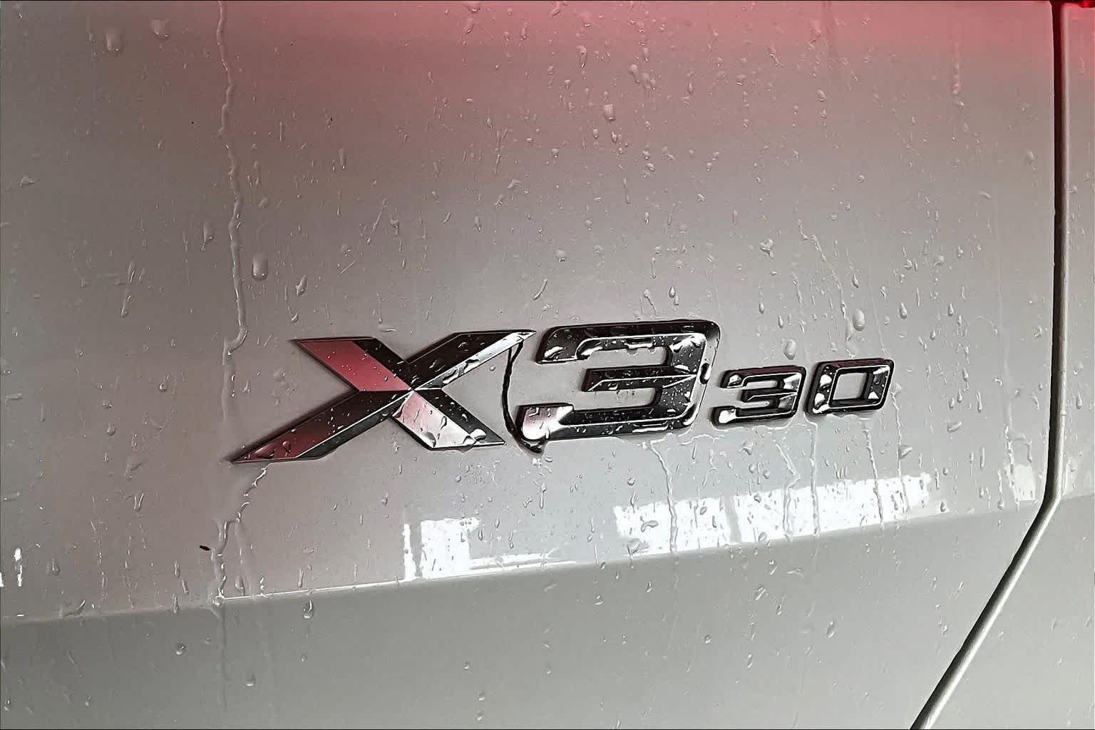 Used 2025 Mineral White Metallic BMW 30 xDrive image 18