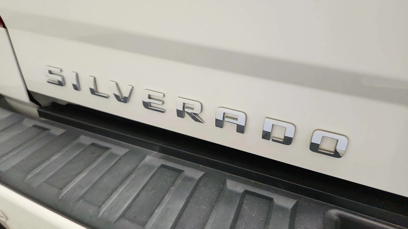 Used 2016 IRIDESCENT PEARL TRICOAT Chevrolet High Country image 34