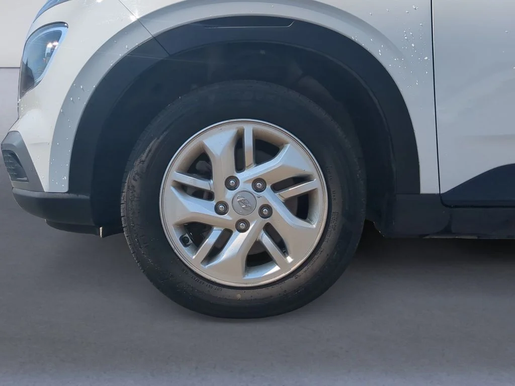 Used 2023 White Hyundai SEL image 11