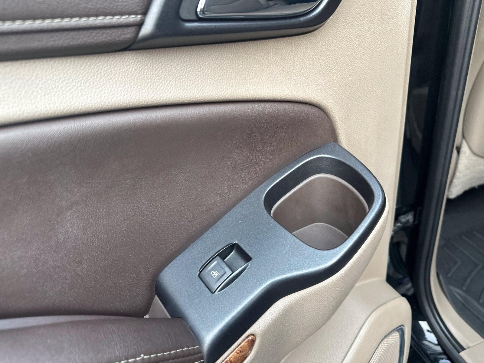Used 2015 Black Chevrolet LTZ image 30