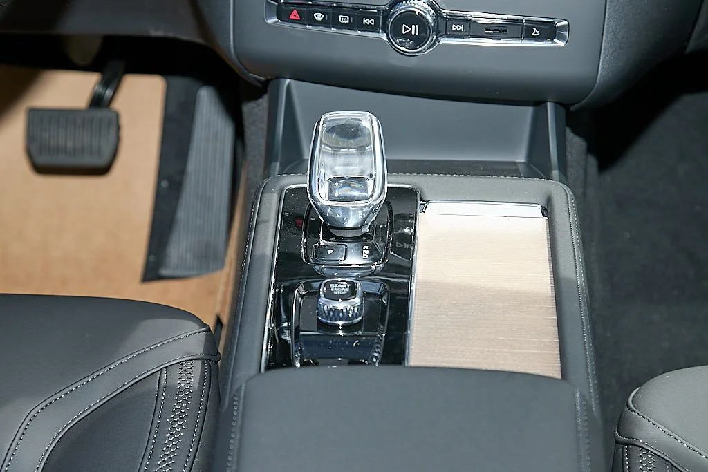 New 2026 Onyx Black Volvo Plus image 30