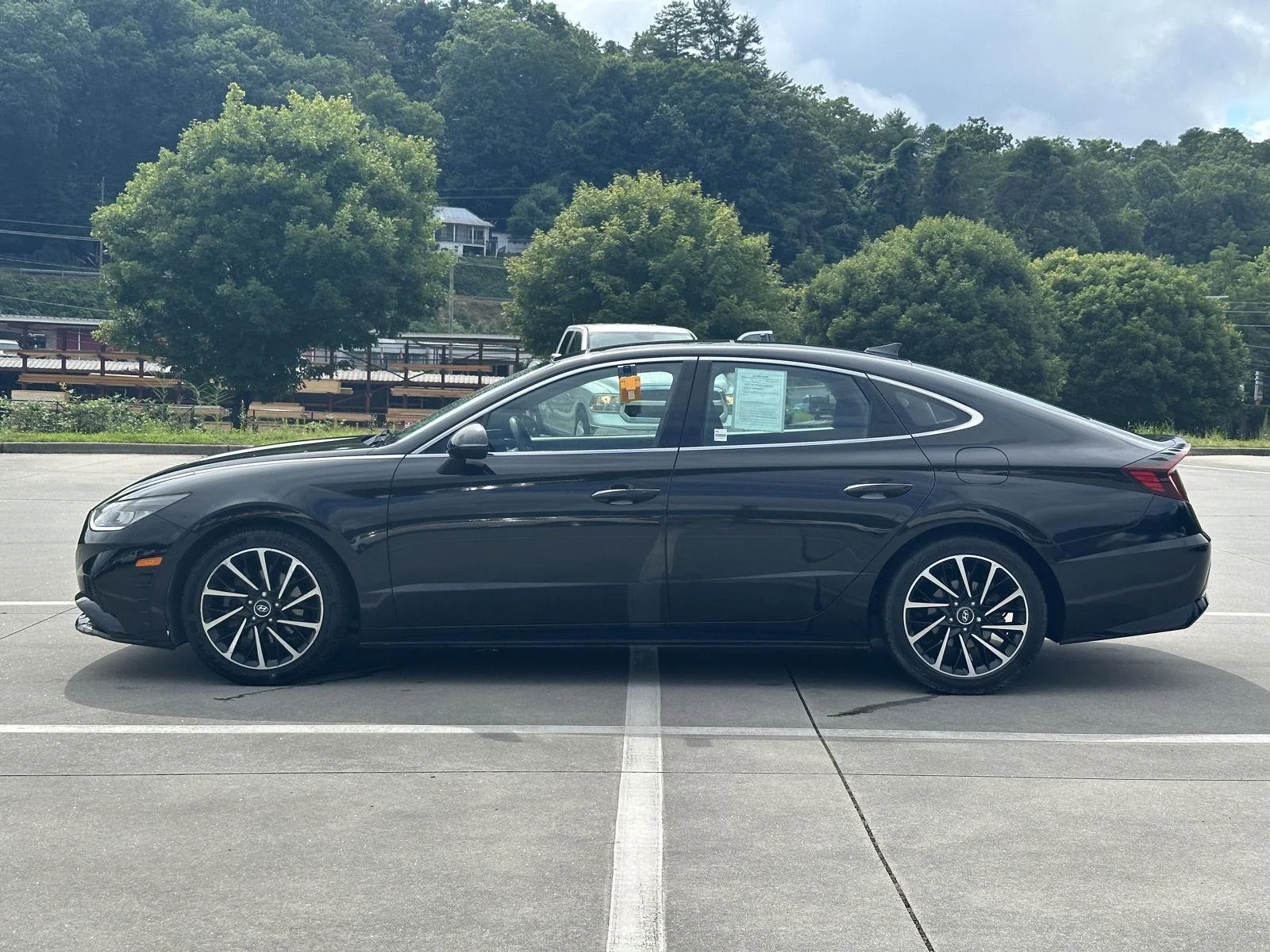Used 2020 Phantom Black Hyundai SEL Plus image 4