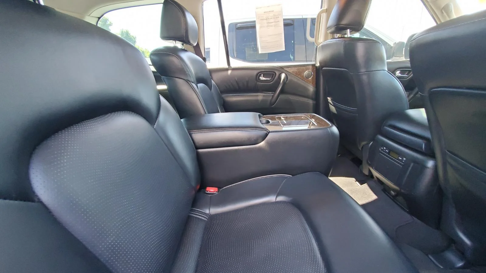 Used 2017 Liquid Platinum INFINITI Limited 4WD image 6