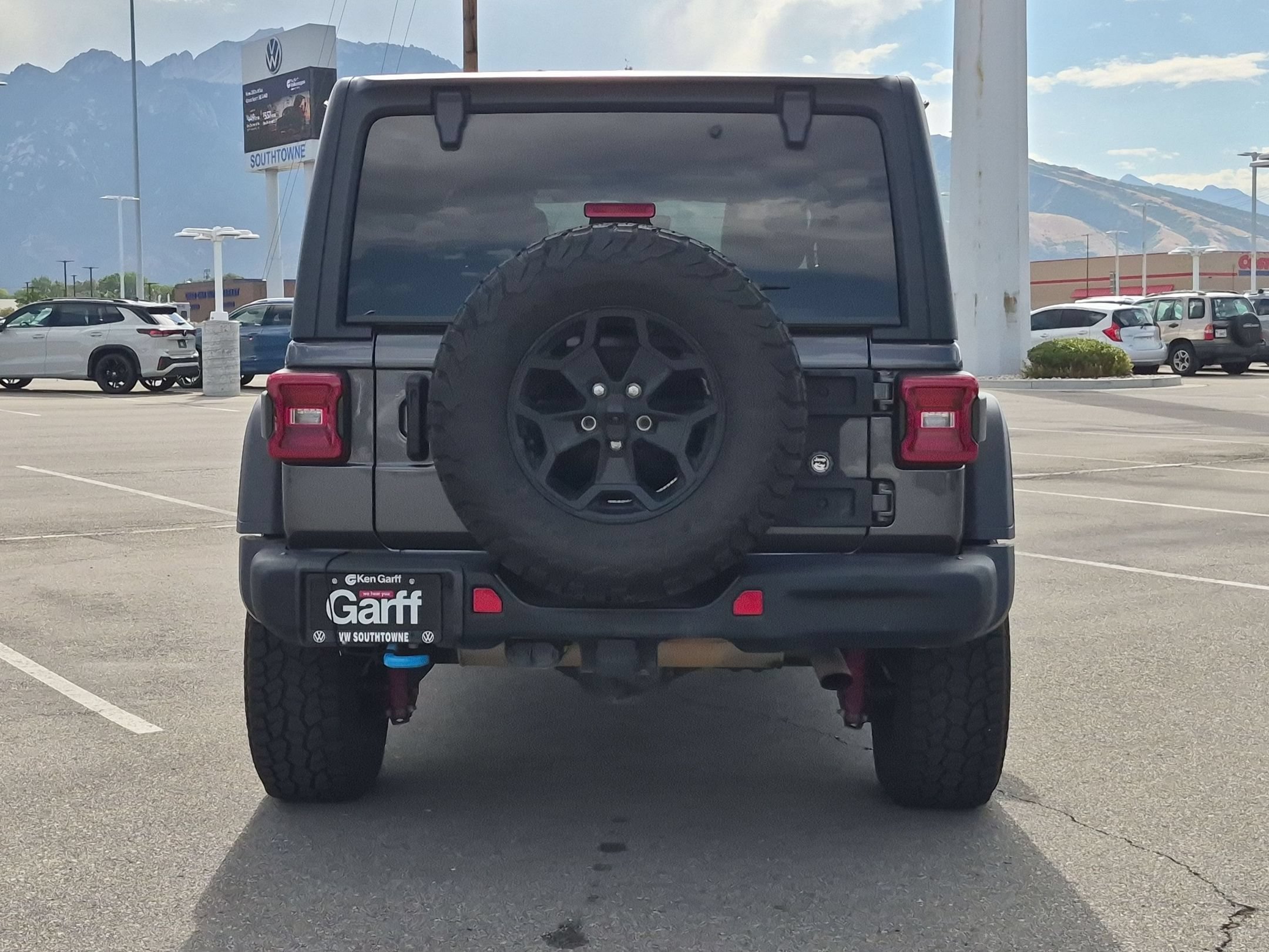 Used 2023 Granite Crystal Metallic Clearcoat Jeep Rubicon 20th Anniversary image 4
