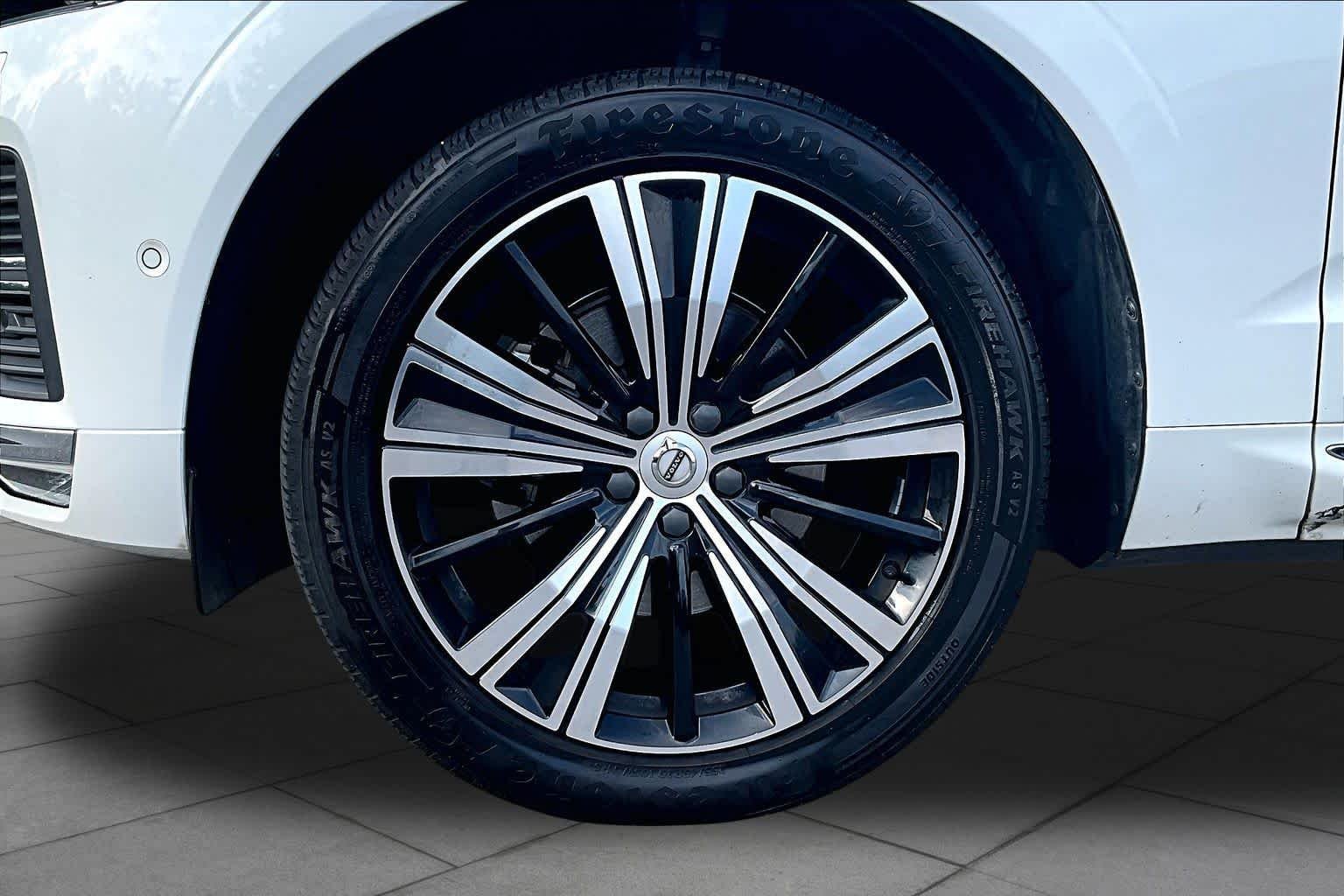 Used 2023 Crystal White Metallic Volvo Plus Bright Theme image 10