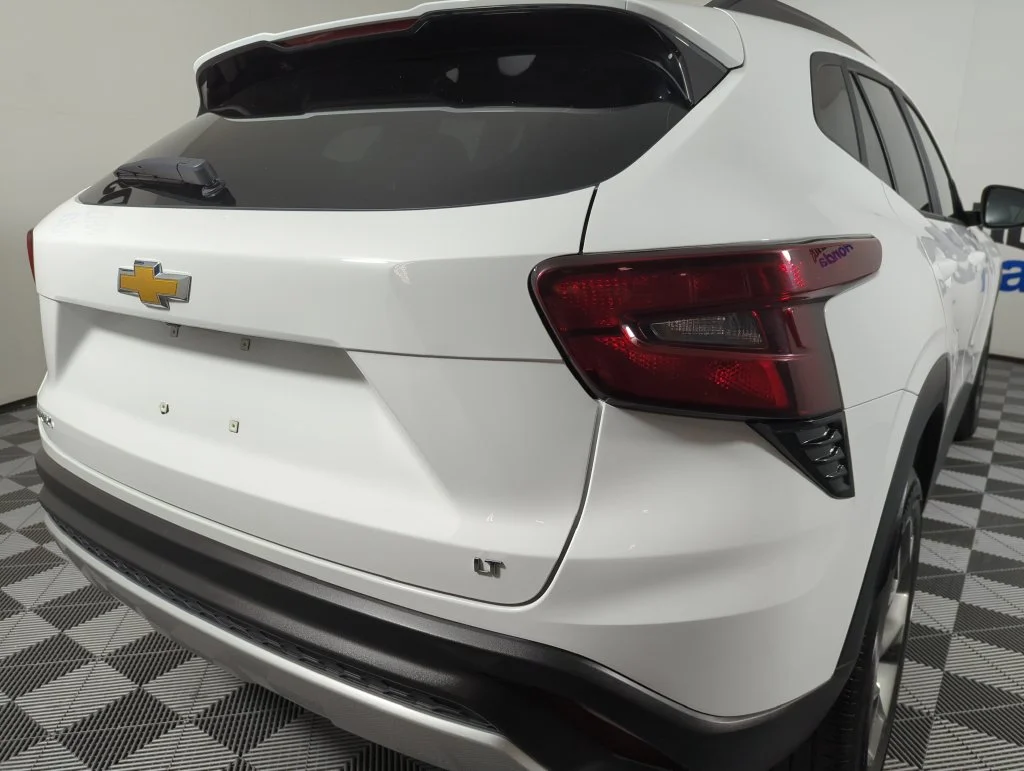 Used 2025 Summit White Chevrolet LT image 5