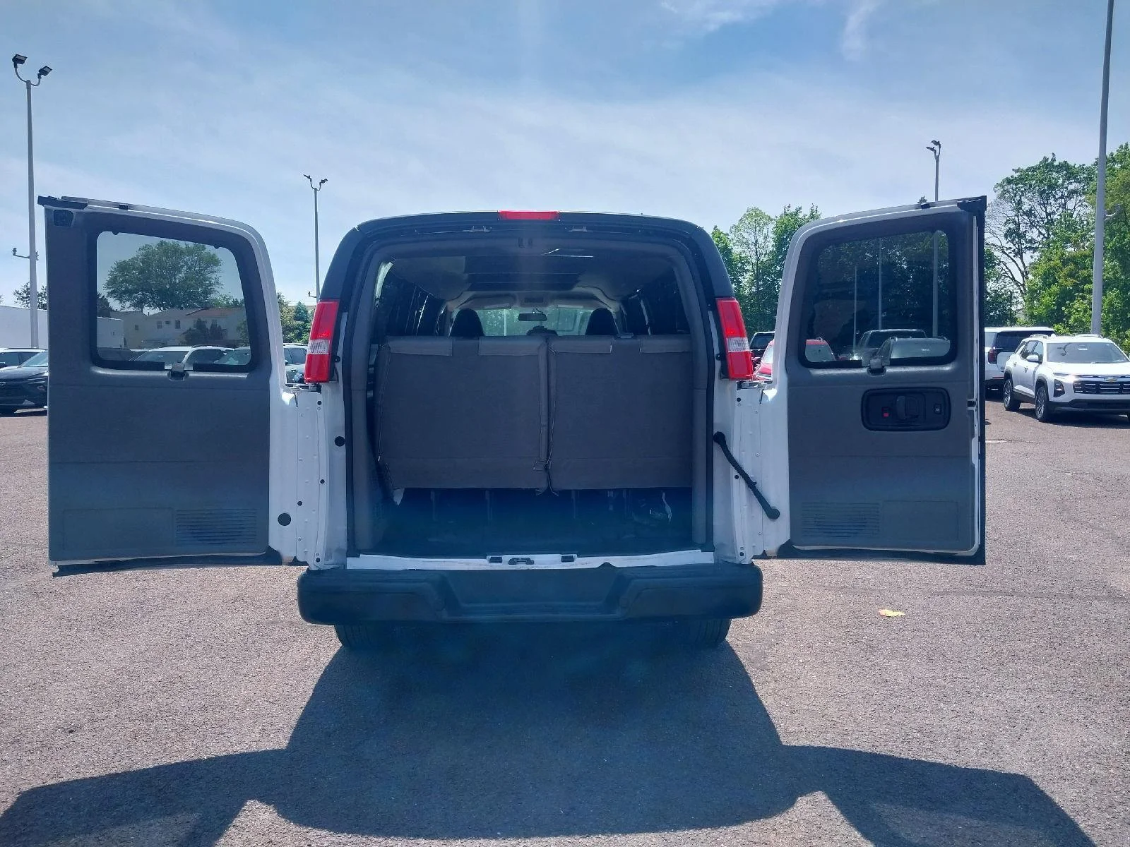 2023 GMC Savana Passenger LS - Photo 10