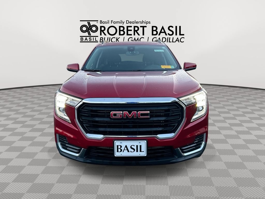 Used 2024 Volcanic Red Tintcoat GMC SLE image 3