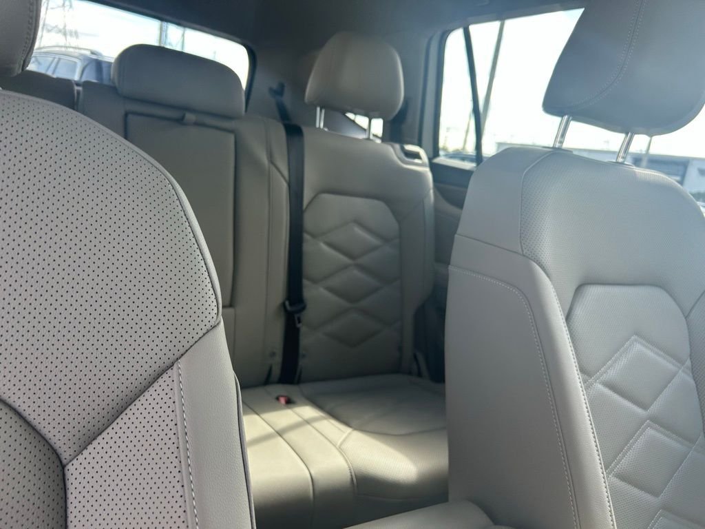 New 2026 Silver Volkswagen SE w/Technology image 34