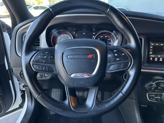 Used 2022 White Dodge SXT image 9