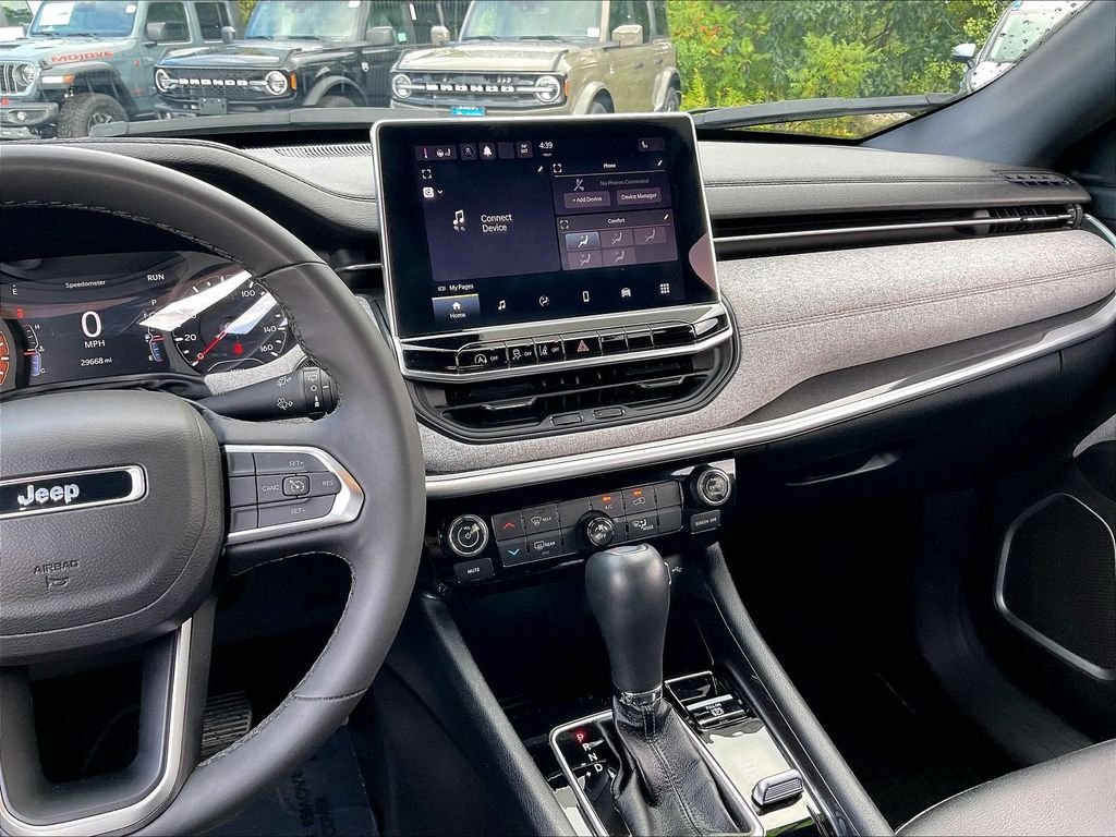 Used 2024 Gray Jeep Latitude Lux image 17