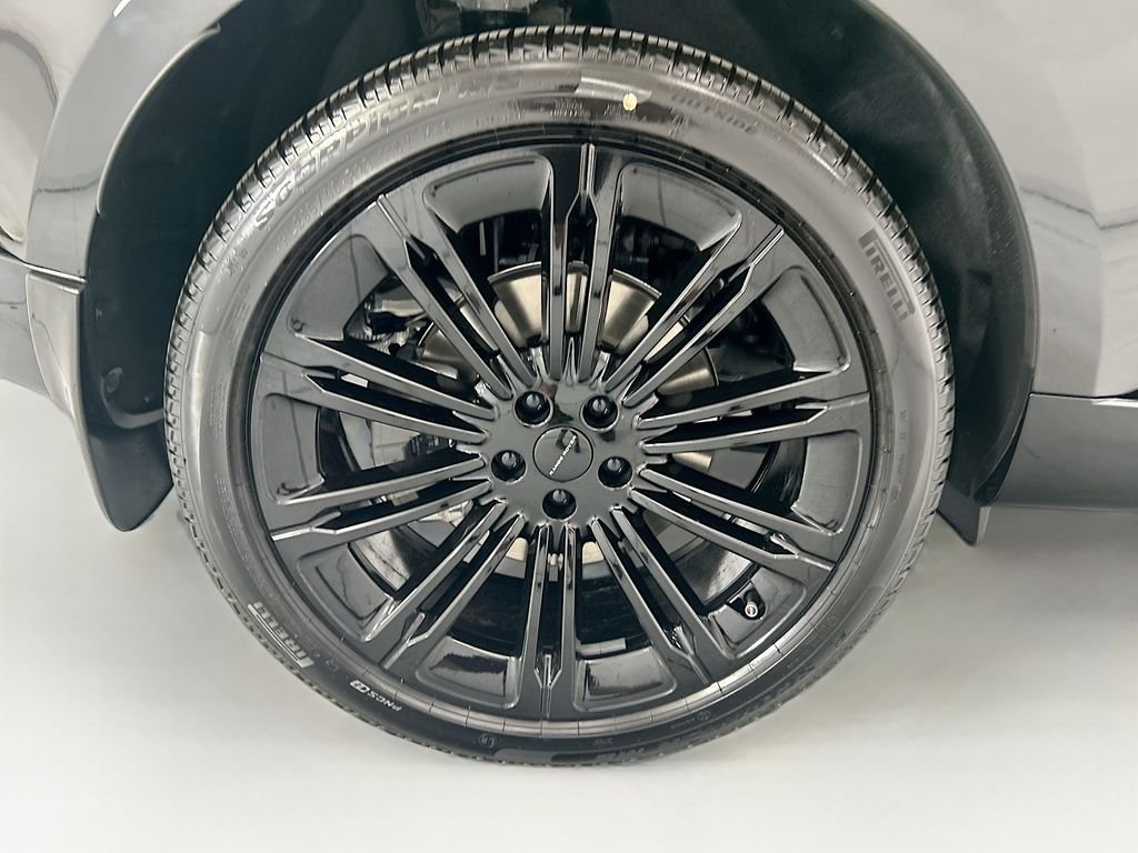New 2026 Santorini Black Land Rover SE image 32