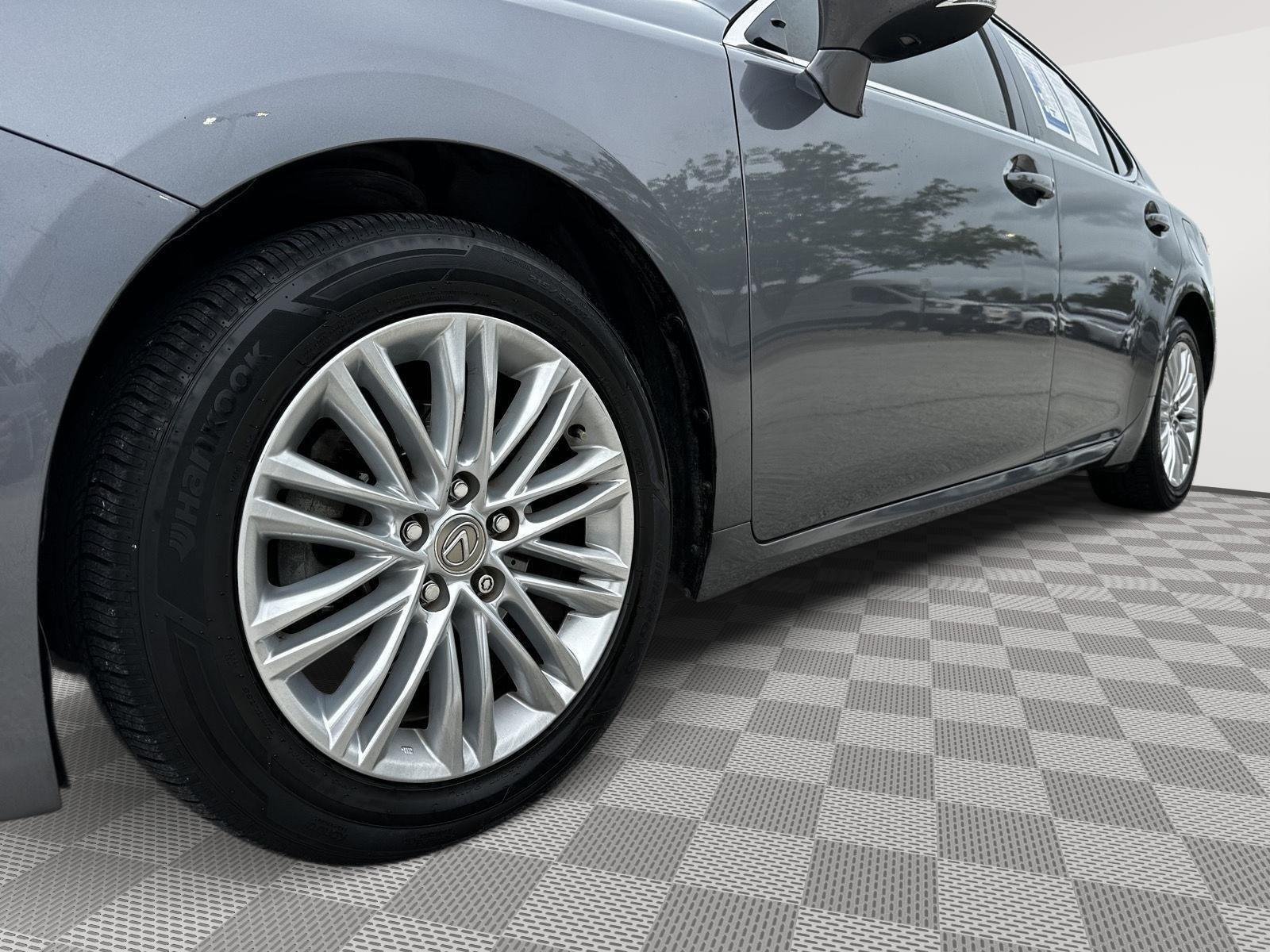 Used 2015 Nebula Gray Pearl Lexus Crafted Line image 6