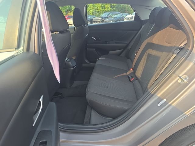 Used 2023 Silver Hyundai SE image 14