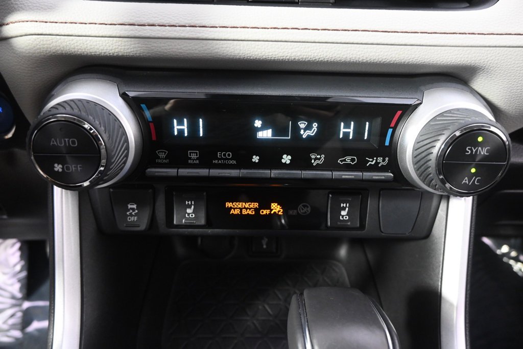 Used 2022 Pearl Toyota XLE Premium image 31