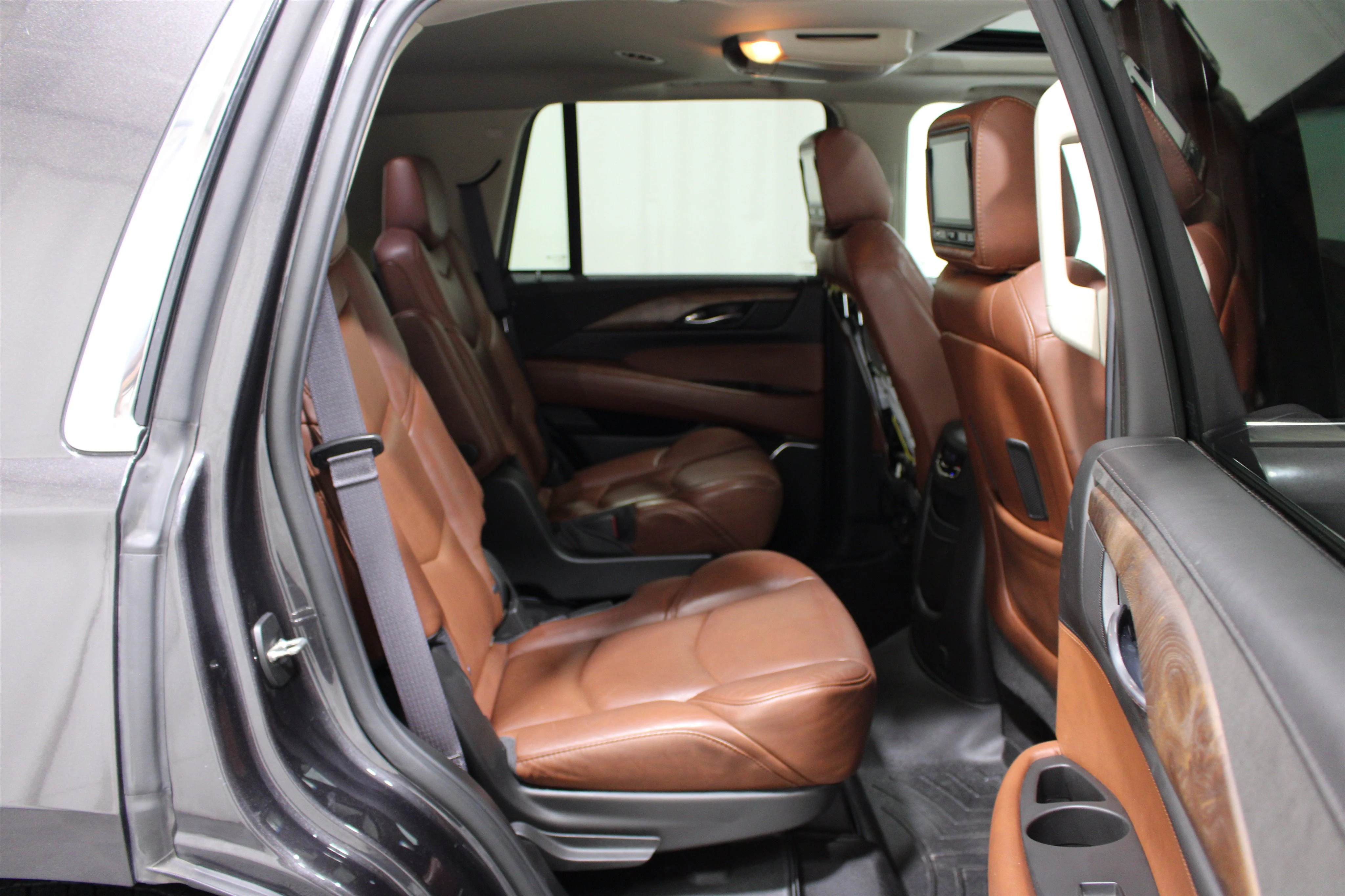 Used 2017 Dark Granite Metallic Cadillac Luxury image 26