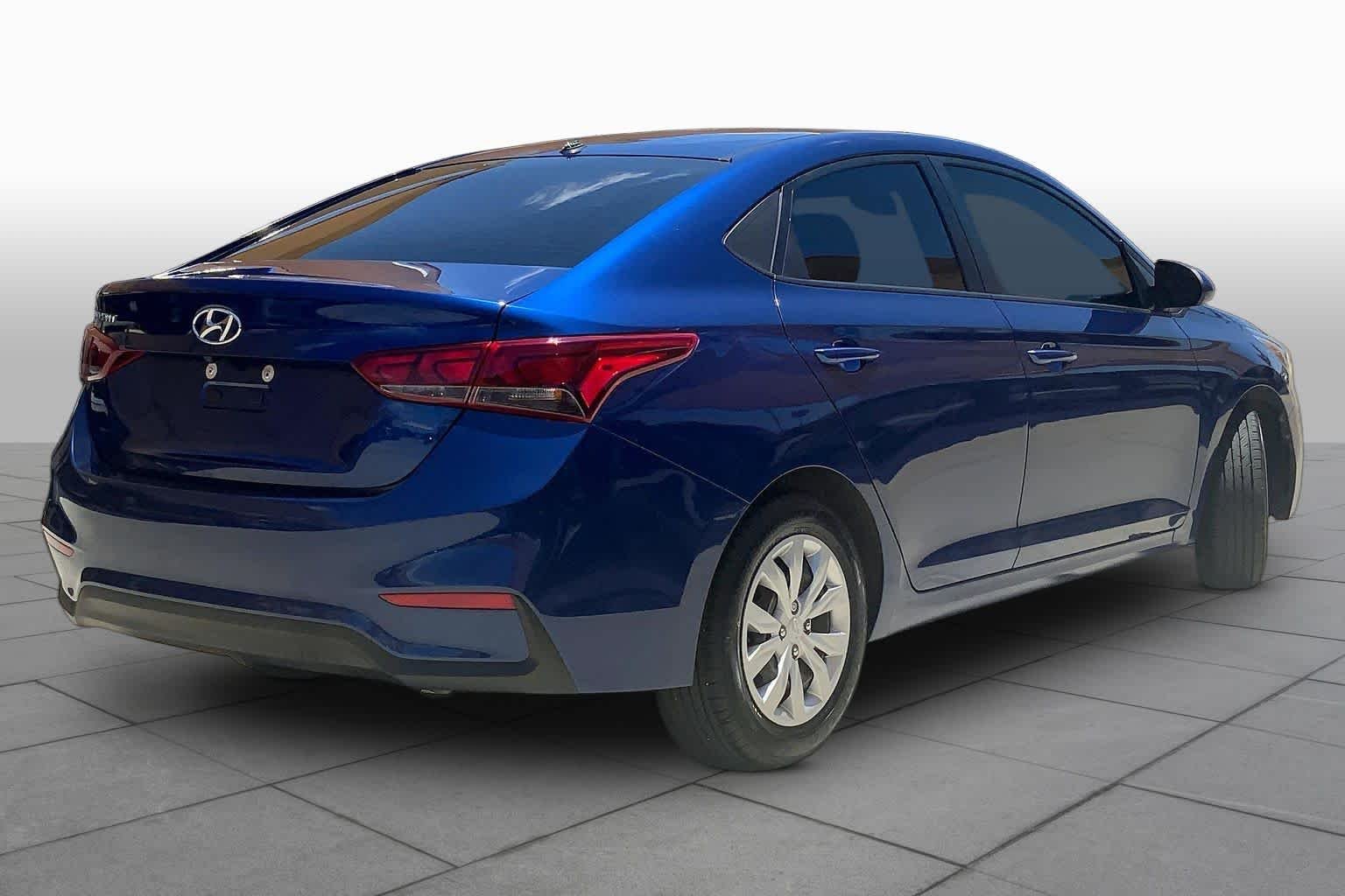 Used 2022 Admiral Blue Hyundai SE image 12